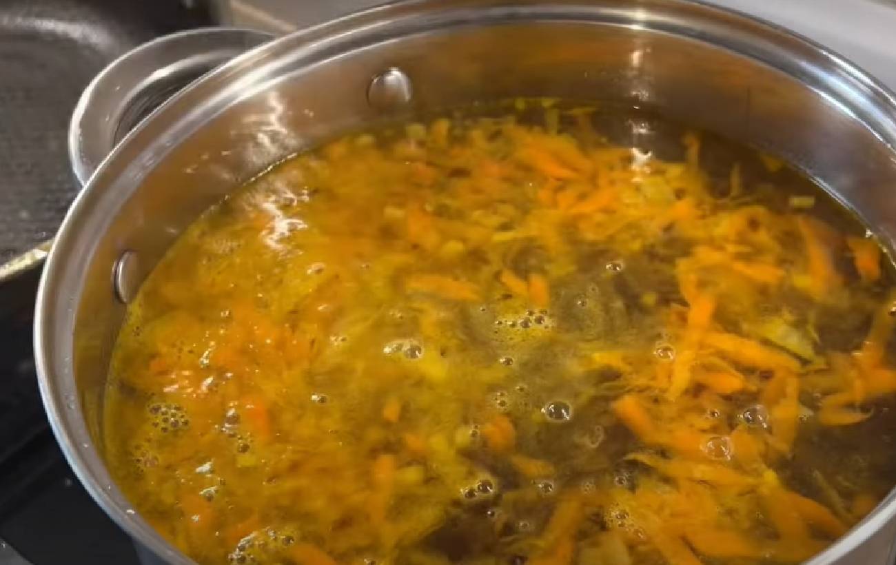 Грибний суп з гречкою та опеньками: рецепт ситної першої страви на обід чи вечерю